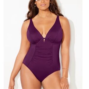 NWT Swimsuits For All Underwire Keyhole Ruched One
Piece Swimsuit Plus 18
